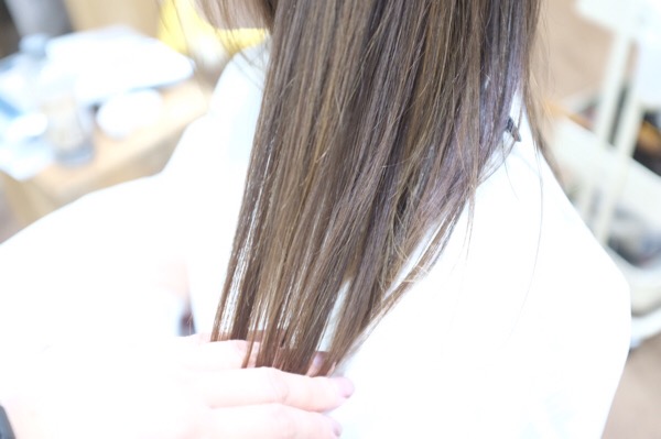 【大阪 今里 梅田茶屋町】Lily さんのFlowers（フラワーズ）のシャンプーをお客様にしたらくせ毛の収まりの良さに驚いた！