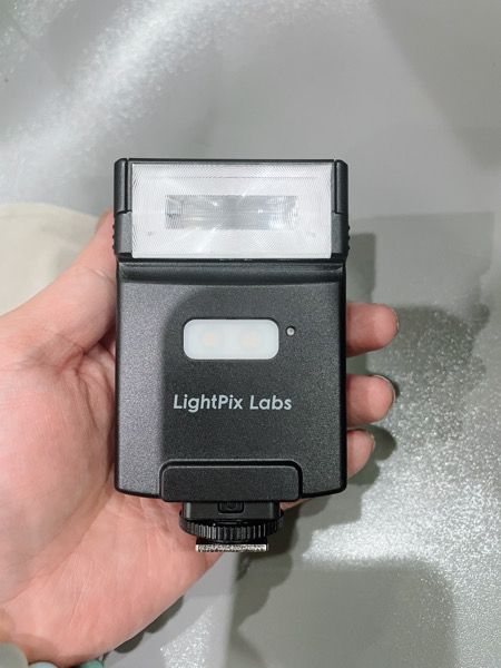 持ち運びに便利な格安クリップドオンストロボのLightPix Labs FlashQ Q20IIを買ってみた