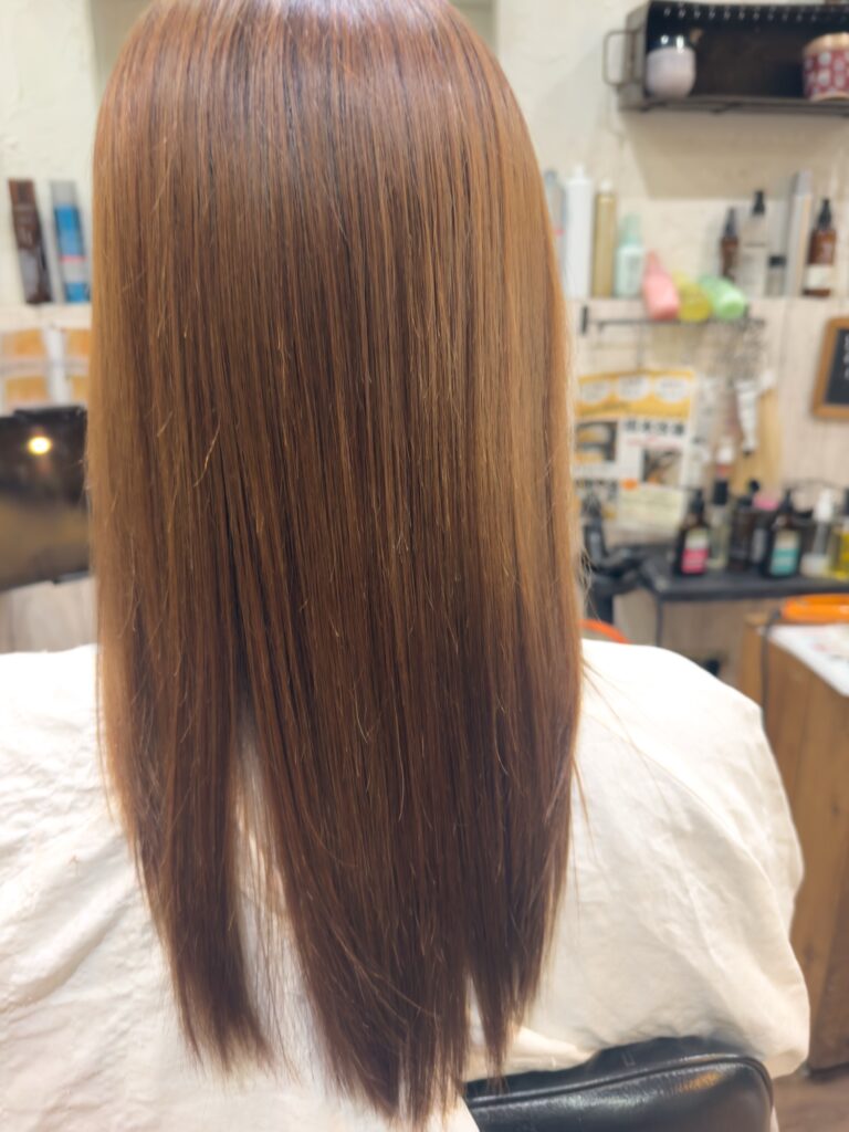 ブリーチなしハイトーンカラーのロングヘア