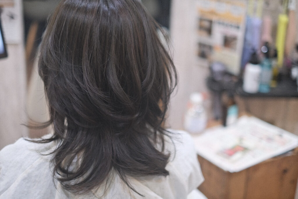 バレルで巻いた髪の毛
